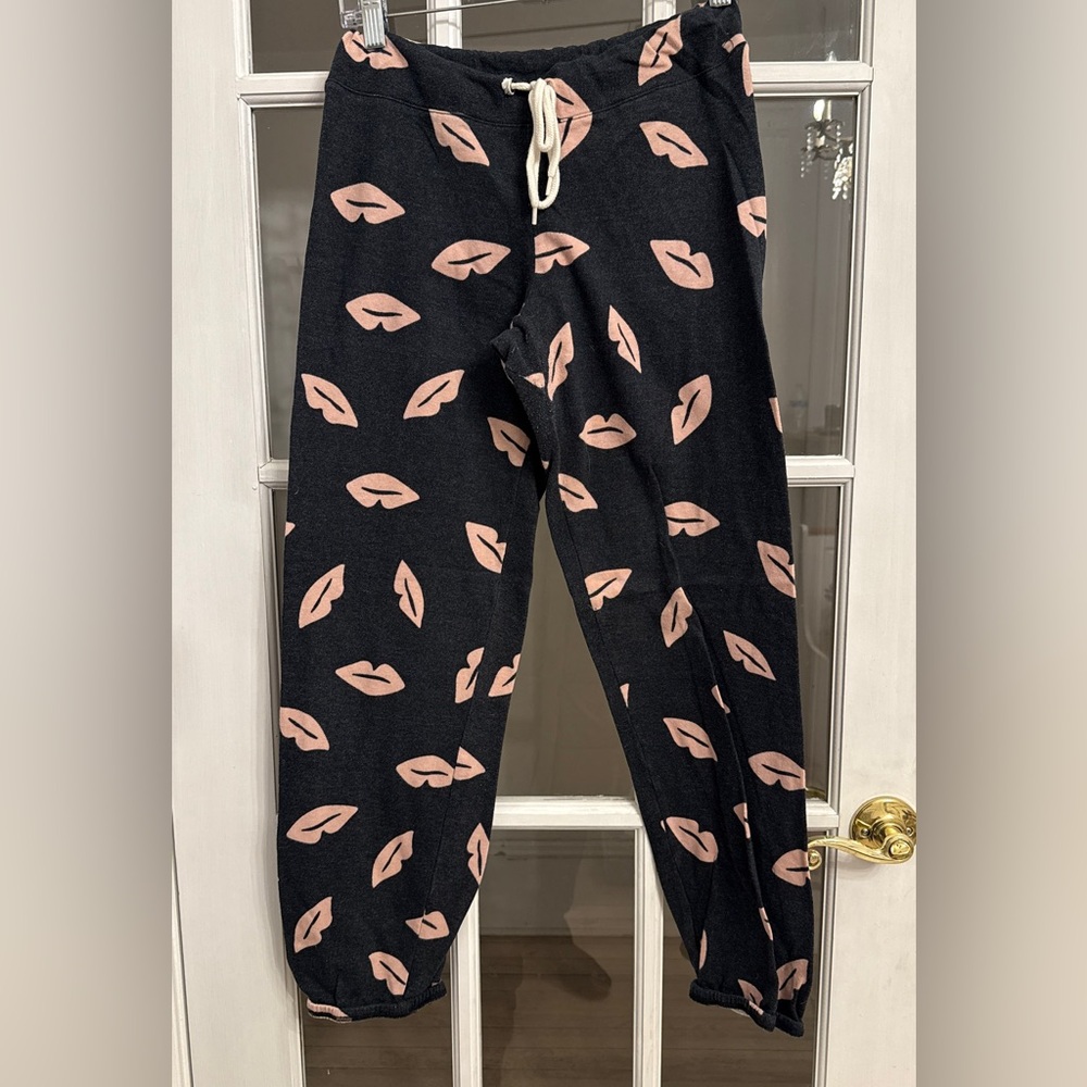 MONROW Women’s Dark Gray Kiss Print Drawstring Sweatpants Size M